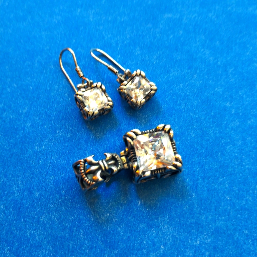 Silpada Uptown pendant and earrings set